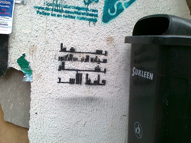 غرافيتي "يسقط سيادة الرئيس الدكتور بشار حافظ الأسد" في منطقة مار مخايل في الذكرى الثانية للسورية 18 آذار 2013